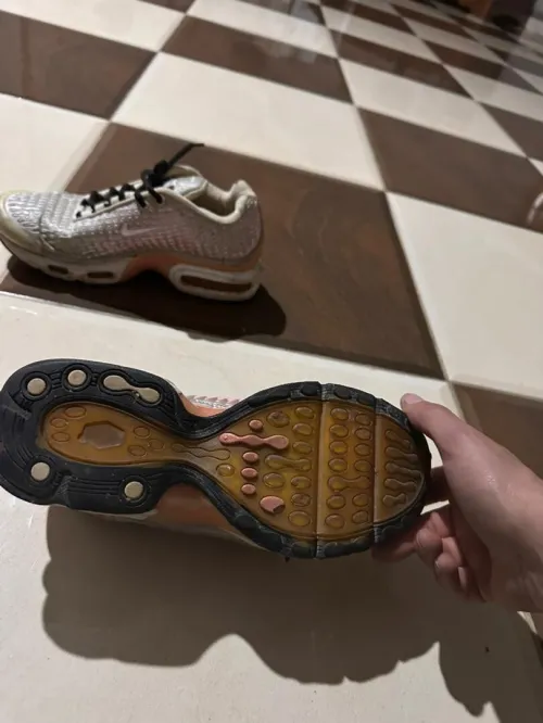 Baskettes +  Bottes Salomon حالة جيدة | Pointure 40 | السعر بالوصف | تواصل WhatsApp شاهد الصور