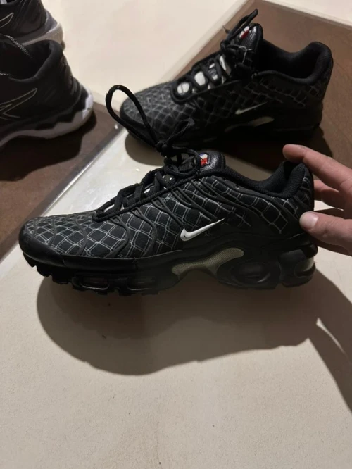 Baskettes +  Bottes Salomon حالة جيدة | Pointure 40 | السعر بالوصف | تواصل WhatsApp شاهد الصور