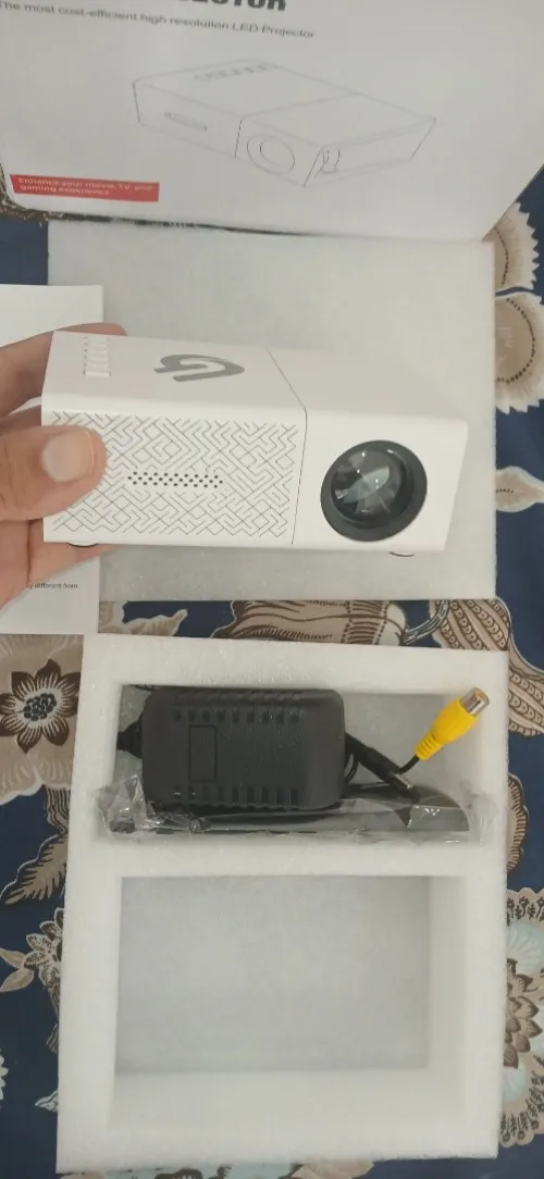 Projecteur GTEQY Vidéo HD avec Mise au Point Rapide, Support USB/PC/Carte SD/DVD, Mini Projecteur