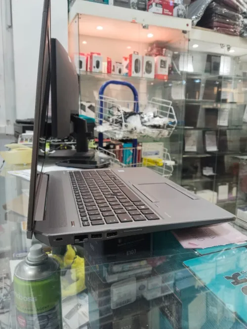 HP Zbook i7 9850HQ Ram 32Go SSD 256Go