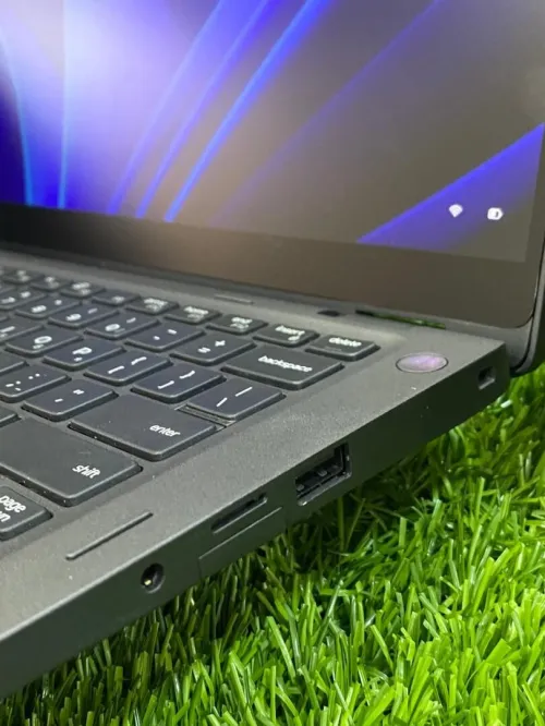 Dell latitude 5300 Tactile 2in1  i5 8eme génération 8/256Go SSD
