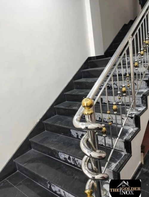 Rampe d'escalier/garde-corps/mains courante/cabine de douche et séparation en inox et verre trempé.