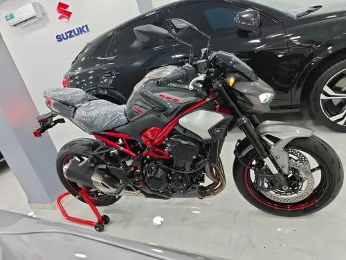 Kawazaki Z900 2025