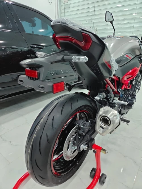 Kawazaki Z900 2025