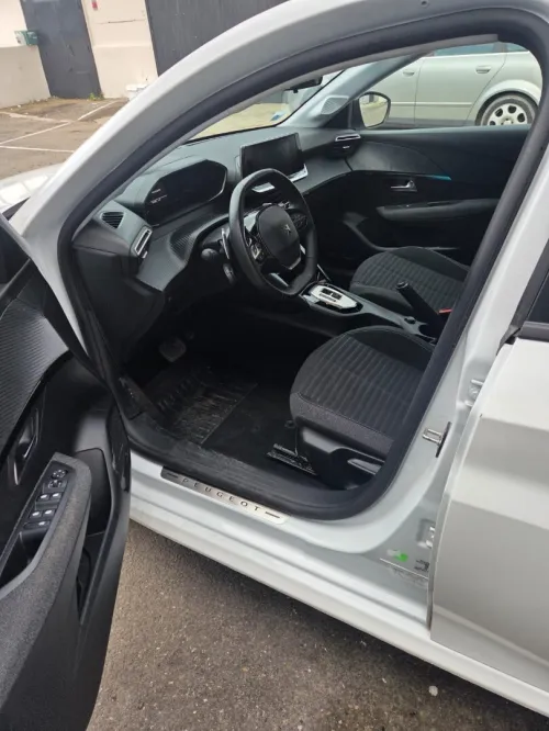 Peugeot 208 2023 E-Style