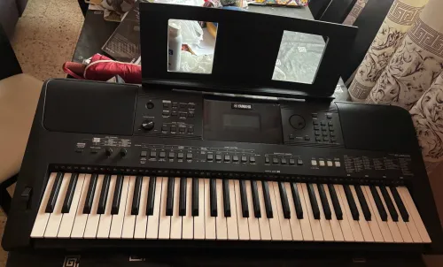 Piano Yamaha E-PSR463 + boite originale