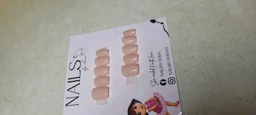 Press on nails