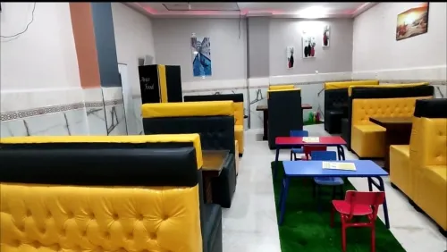 16 BOX + 8 Tables + 8  pour Fast Food