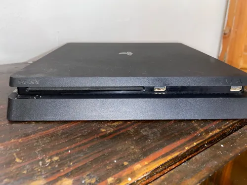 PS4 etat neuf avec boit et accessoires 