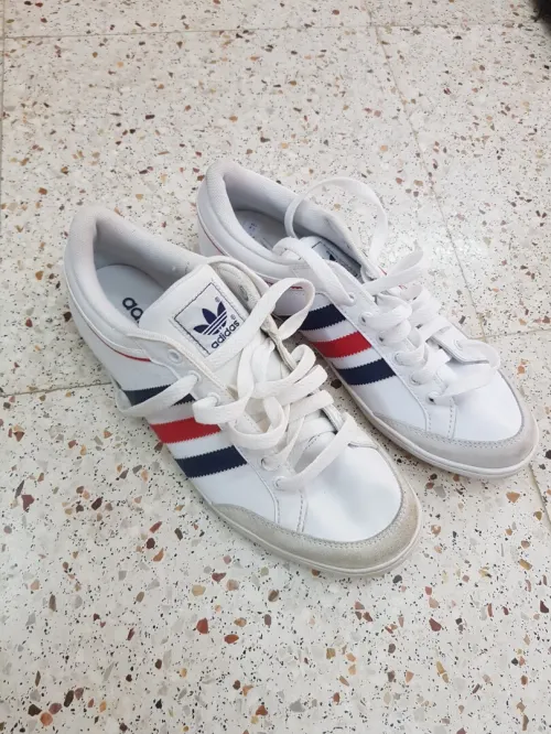 Paire de chaussure Adidas "cuir" taille 40