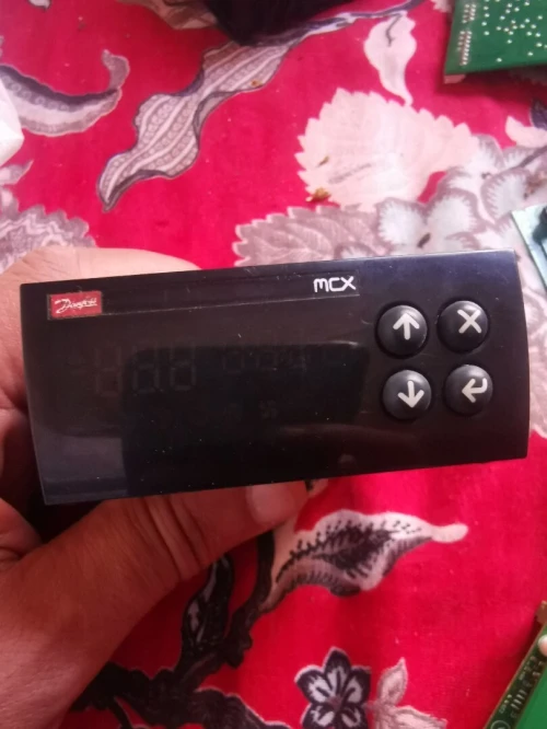 contrôleur électronique programmable Danfoss de type MCX06C 080G0066