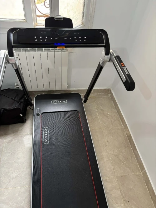 Tapis de course moderne TILLA, Très bon