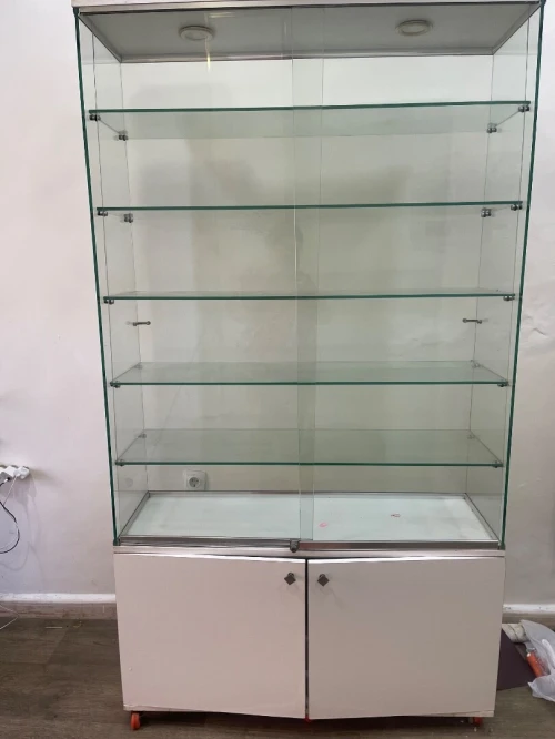 Vitrine en verre non état
