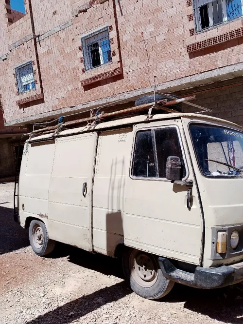 Peugeot J9 1985