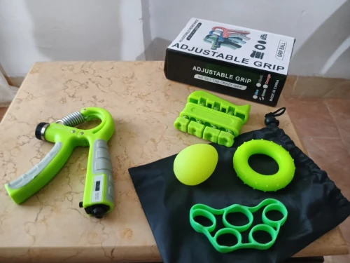 ADJUSTABLE GRIP