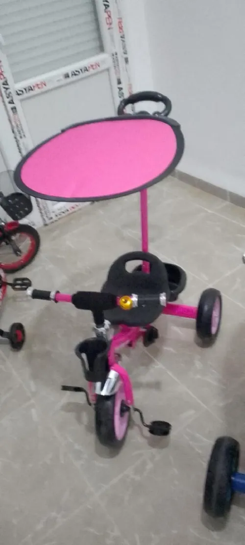 Vélo poussette NEUF JDID   فيلو بوسات للبيعouleur: ble 