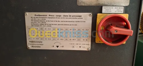 Sertisseuse et tronconneuse de flexible avec les raccords