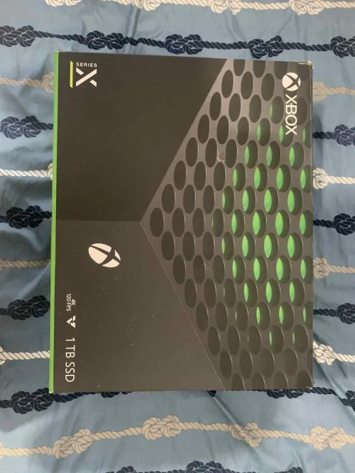 XBOX SERIES X + Casque (nouveau) + Battrie (nouveau)