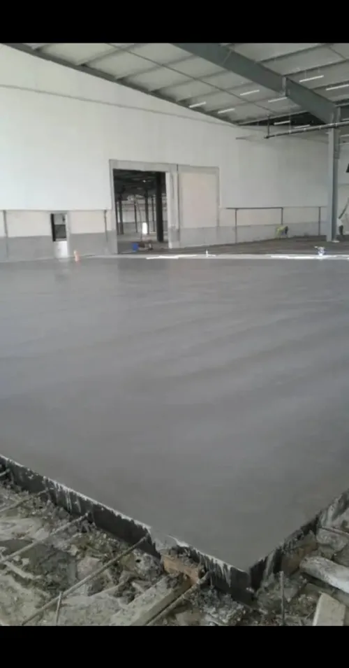 Réalisation de une Coulage de la Béton hélicoptére de Sous sol lissé