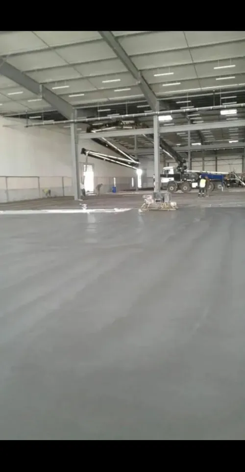 Réalisation de une Coulage de la Béton hélicoptére de Sous sol lissé