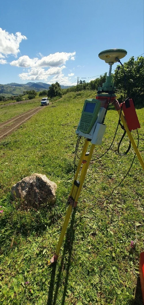 Bureau de expert foncier agréé. Toit les travaux topographiques
