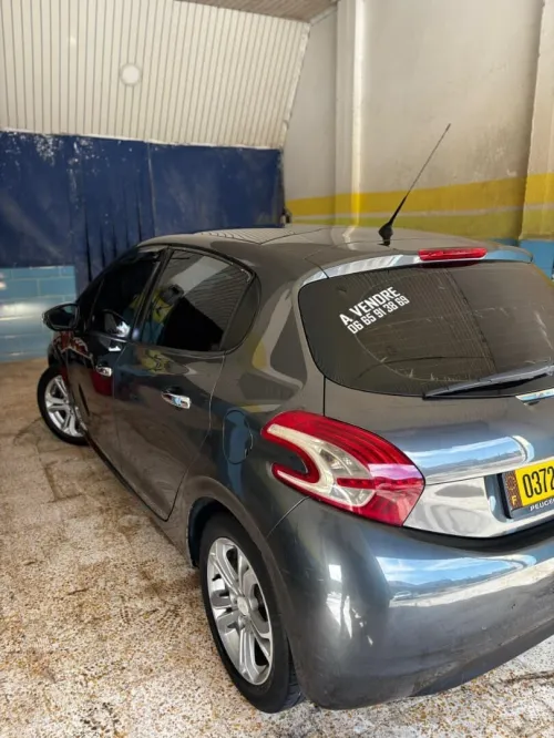 Peugeot 208 2012 Allure