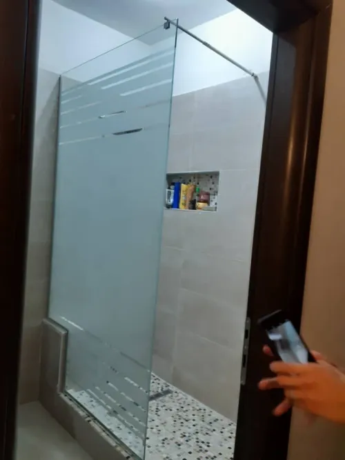 Cabine de douche et vitrin verre trempé sur mesure