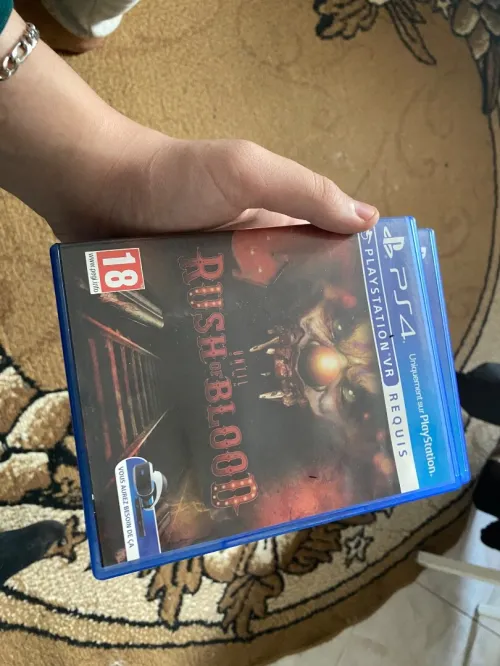 Vr ps4 مع سلاح و كاميرة غير ب 8 ملاين 