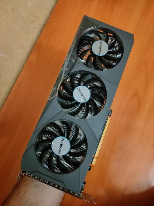 RX 6600 8GB GIGABYTE TRIPLE FANS