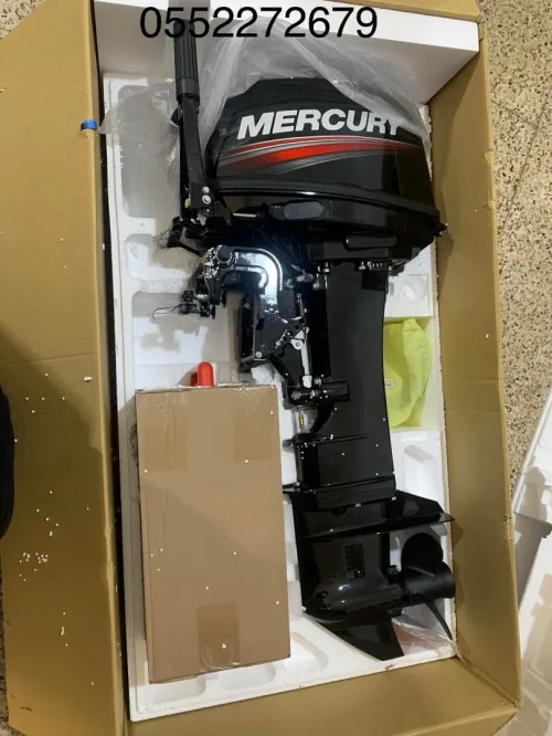 Barque avec moteur 30ch mercury sous emballage