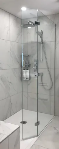 verre trempé ( vitrines, cabine de douche italienne, rampes d'escalier, garde corps) 