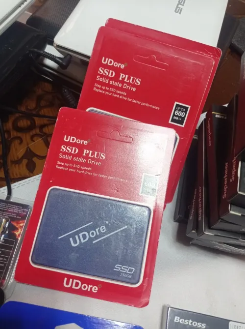 Lot de 34 SSD et SSD Nvme