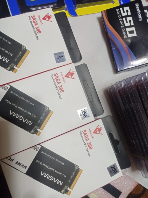 Lot de 34 SSD et SSD Nvme
