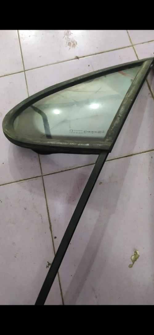 Déflecteur 207 avant gauche original 