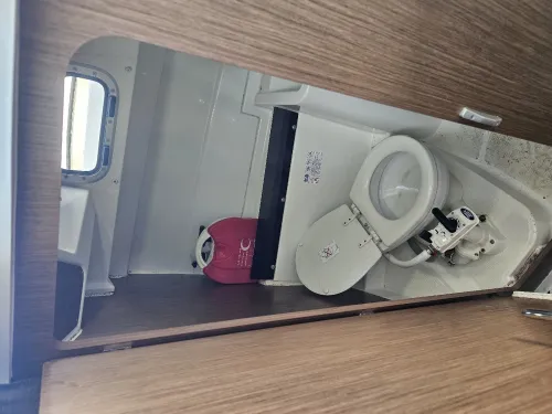 Beneteau Antares 8 année 2021 Moteur 250 Cv avec place