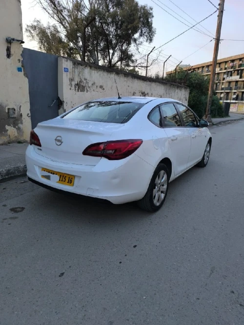 Opel Astra 4 portes 2015 Astra 4 portes