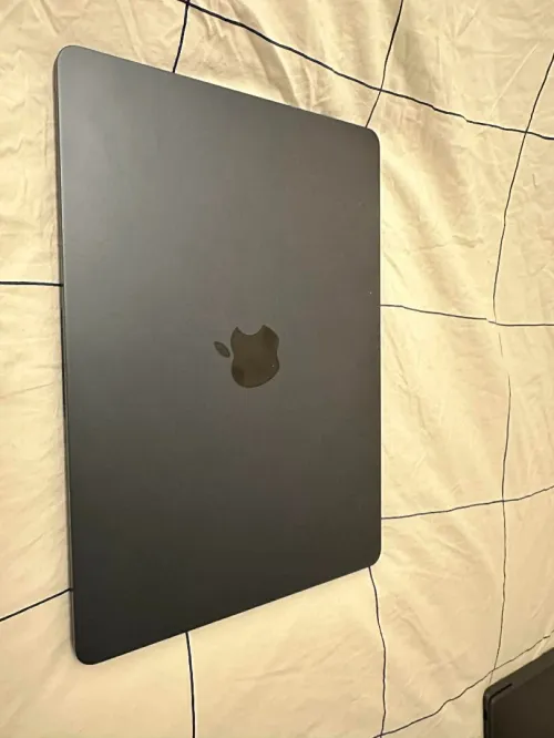 Macbook M4 2025