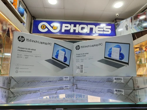 HP laptop 15 i5-1235U 256GB 8GB
