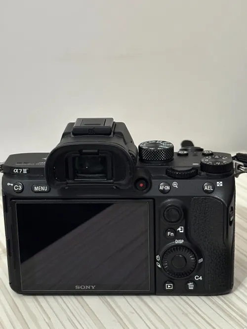 Sony A7 III - État Neuf (8 000 clics)