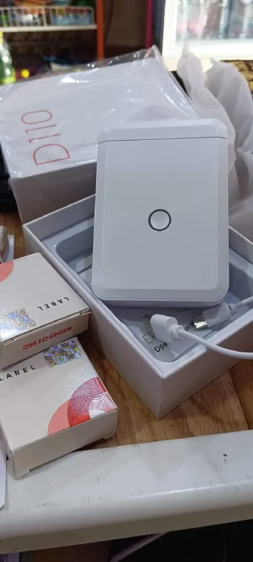 طابعة NIIMBOT D110 - طابعة الملصقات المحمولة حرارية بلوتوث  