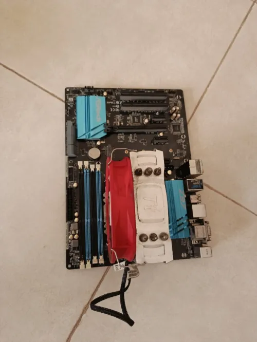 + Disque dur SSD + Écran Samsung S19B150N SyncMaster +  Carte mère ASRock Z97 + i5 + RAM