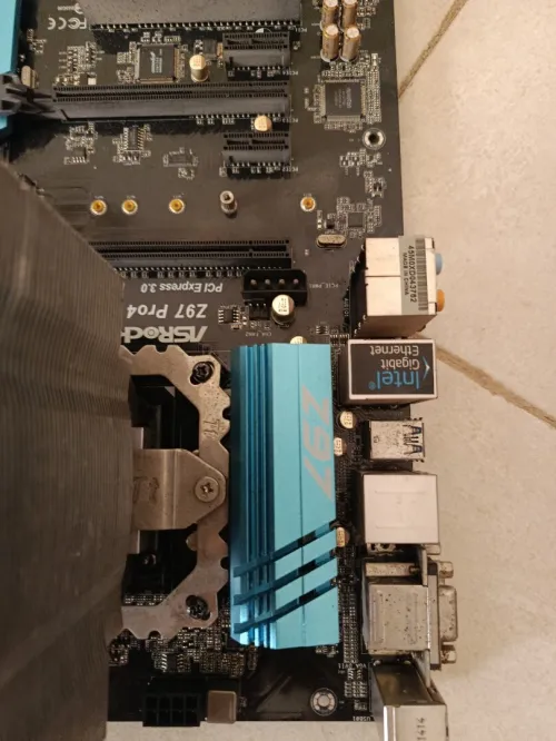 + Disque dur SSD + Écran Samsung S19B150N SyncMaster +  Carte mère ASRock Z97 + i5 + RAM