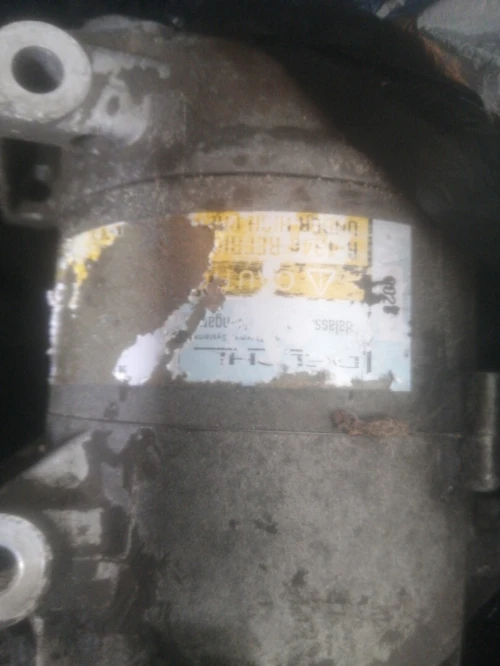 Compresseur climatisation Mégane Clio Logan simbol 1.4 essence