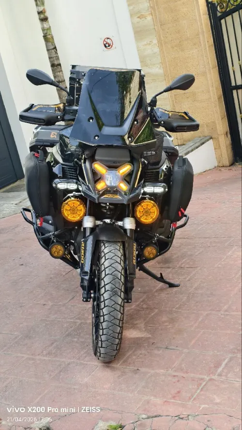 BMW GS 1300 triple blak 