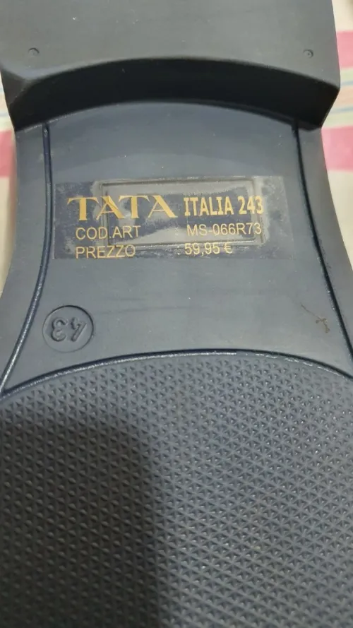 Paire de chaussures Tata