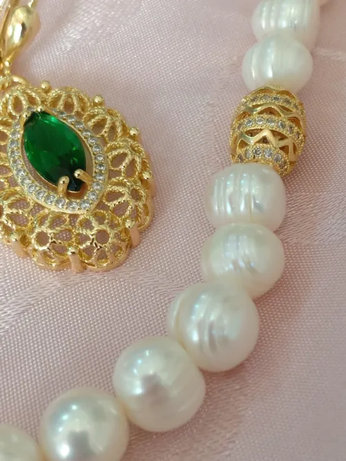 طاقم من الجوهر الحر والكريستال parure en perles de culture joher hor et plaqué or 