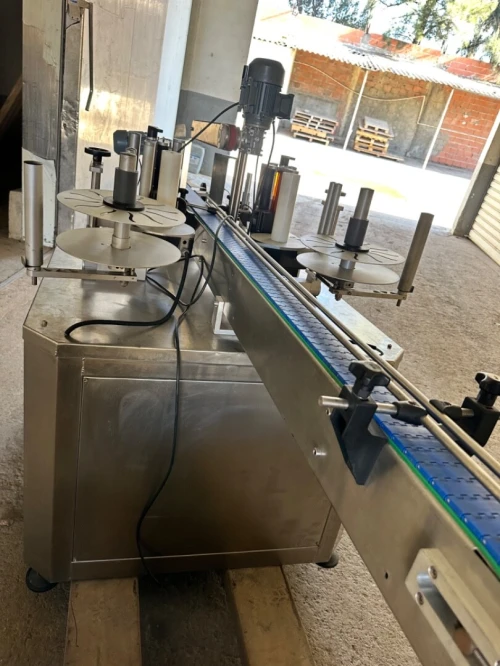 étiqueteuse bouteille automatique آلة لصق على القارورات