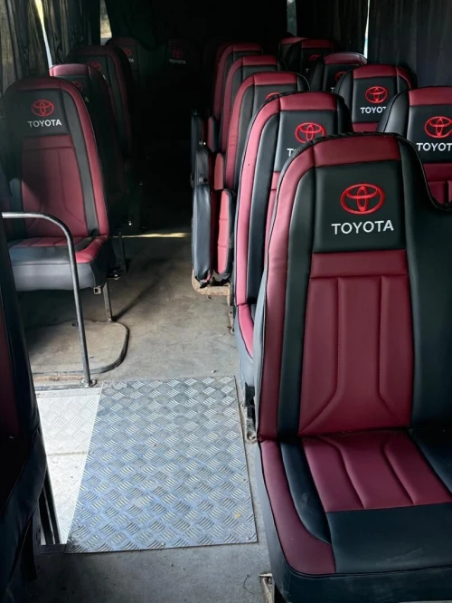 Location bus toyota qoaster 