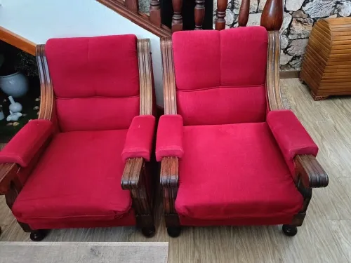Salon 3 pièces rouge en bois 