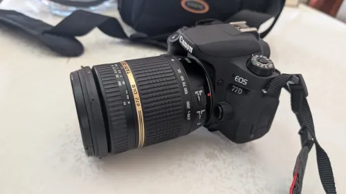Canon EOS 77D 